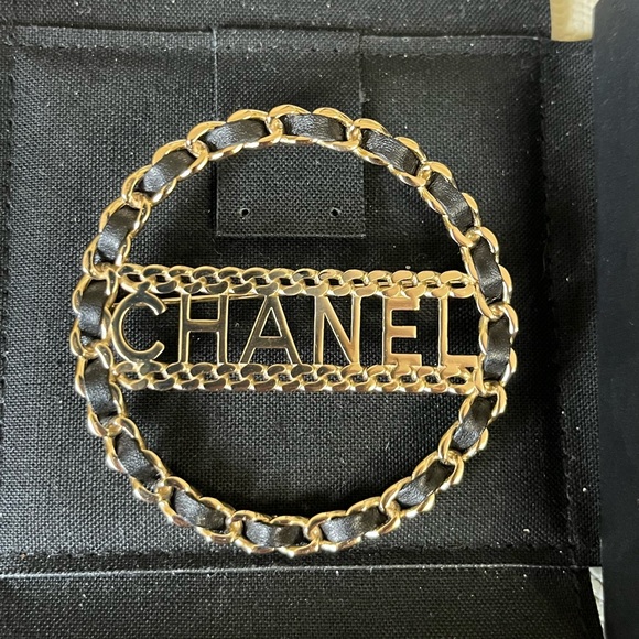 Authentic Chanel Brooch from 2018 - Picture 3 of 6